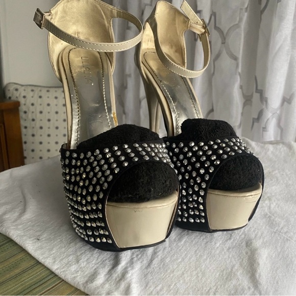 Two for the price of one. These are beautiful shoes in At a great price. - Picture 5 of 9